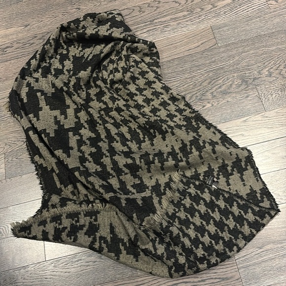 Look Diamond Mosaic wool grey  Reversible Blanket Scarf - Picture 12 of 13